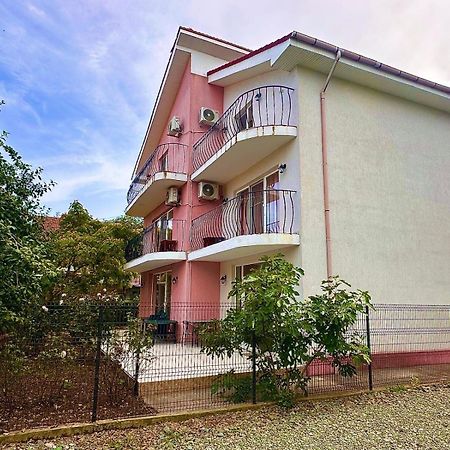 فندق Vila Lucy كوستِنيست المظهر الخارجي الصورة