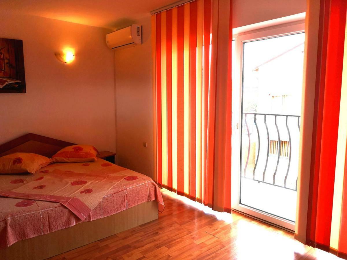 فندق Vila Lucy كوستِنيست المظهر الخارجي الصورة